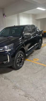 TOYOTA HILUX 2.8 D-4D TURBO DIESEL CD SRX 4X4 AUTOMÁTICO